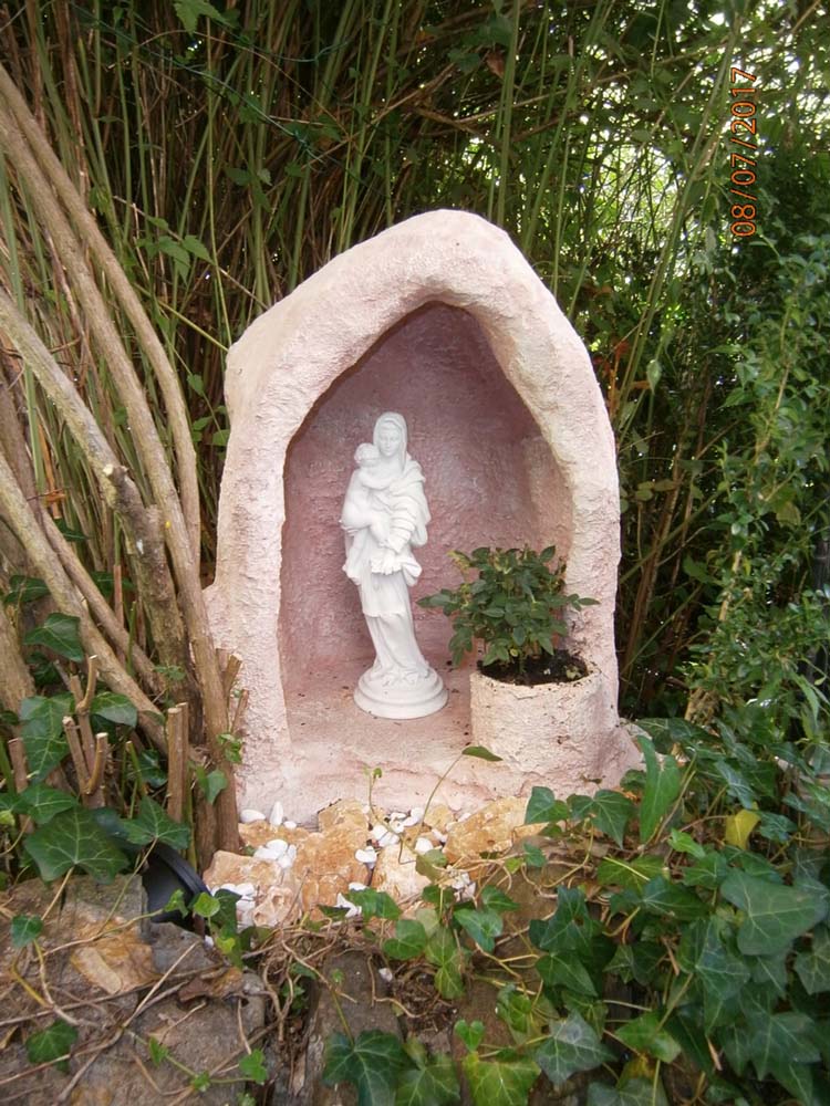nicchia con vasetto (vecchia versione) e Madonna con Bambino, col. rosa antico, località: Torriglia (Genova)