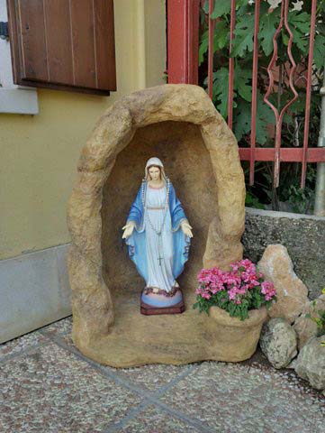 grotta per Madonna, in finta roccia con vasetto, su misura, col. old stone, località: Sommacampagna (Verona)