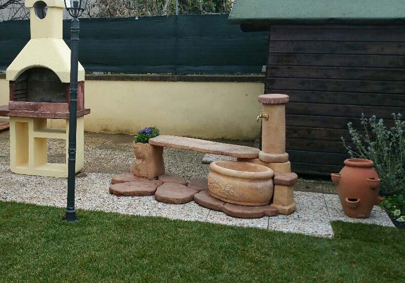 fontana azalea con panchina col. mattone, cod. 03FAZPM, località: Ladispoli (Roma)