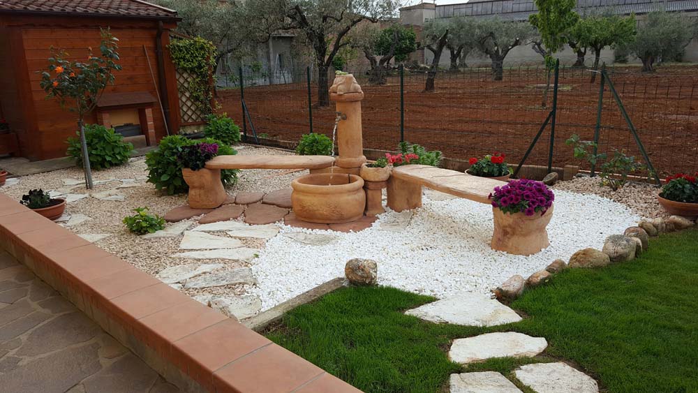 fontana azalea con panchina con gioco d'acqua e panchina roccia col. mattone, località: Cosenza