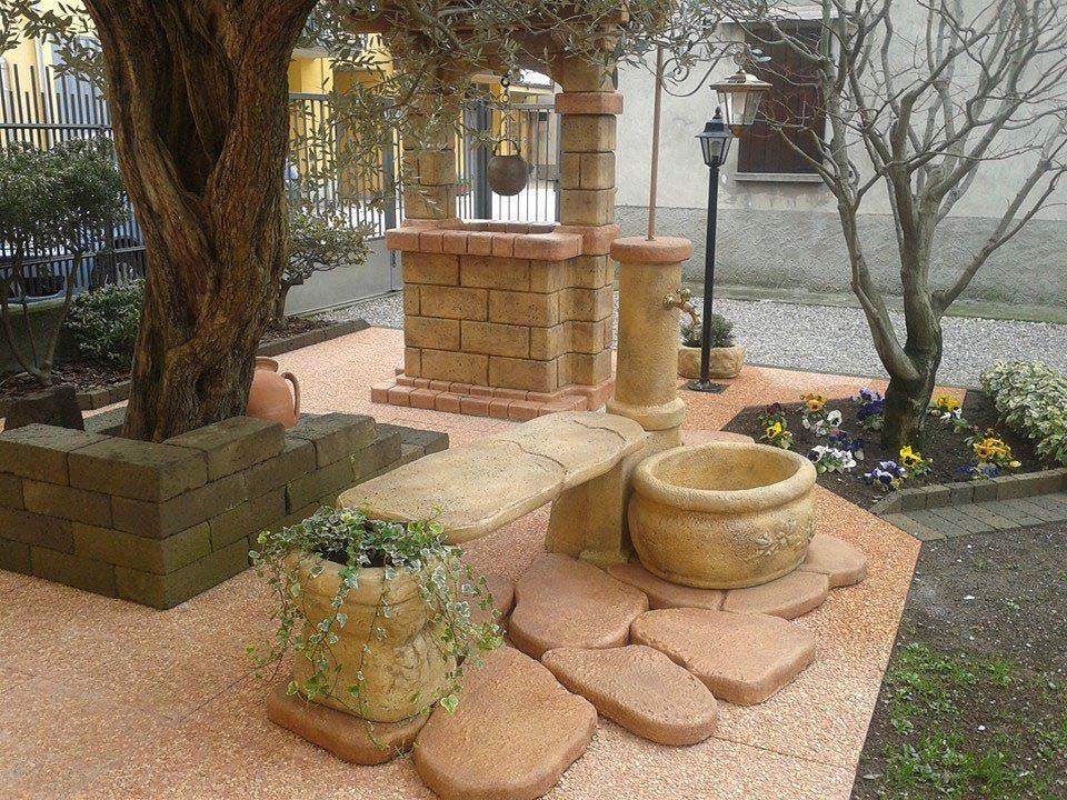 fontana azalea con panchina e lanterna col. old stone, località: Castiglione Olona (Varese)