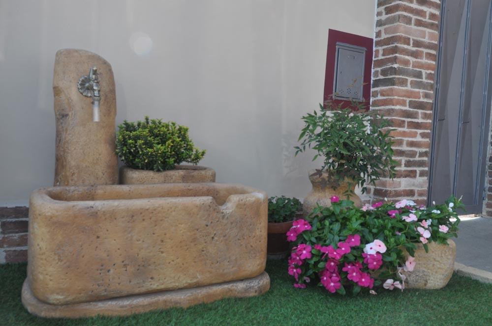 fontana Dolomiti 80, cod. 03FD80OS, col. old stone, località: Palazzolo Vercellese (Vercelli)