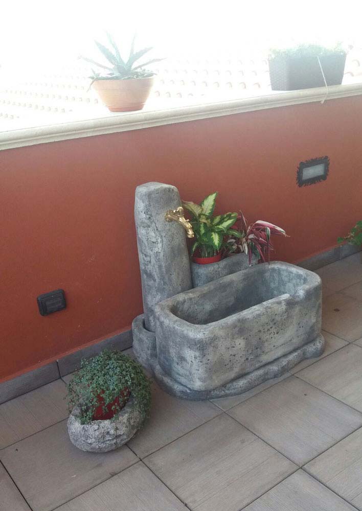 fontana Dolomiti 80 e vaso primula 30 (fuori produzione), col. antichizzato, località: Sossano (Vicenza)