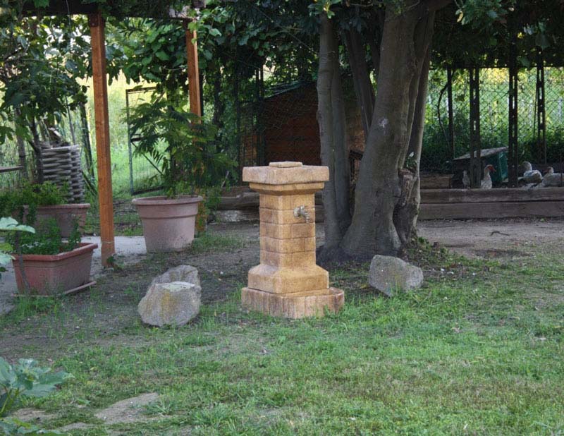 fontana fiorita col. old stone, cod. 03FFOS, località: Valli di Chioggia (Venezia)