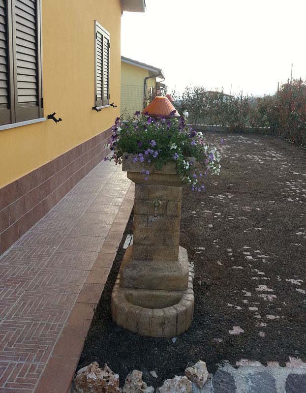 fontana fiorita col. old stone, cod. 03FFOS, località: Vinchiaturo (Campobasso)