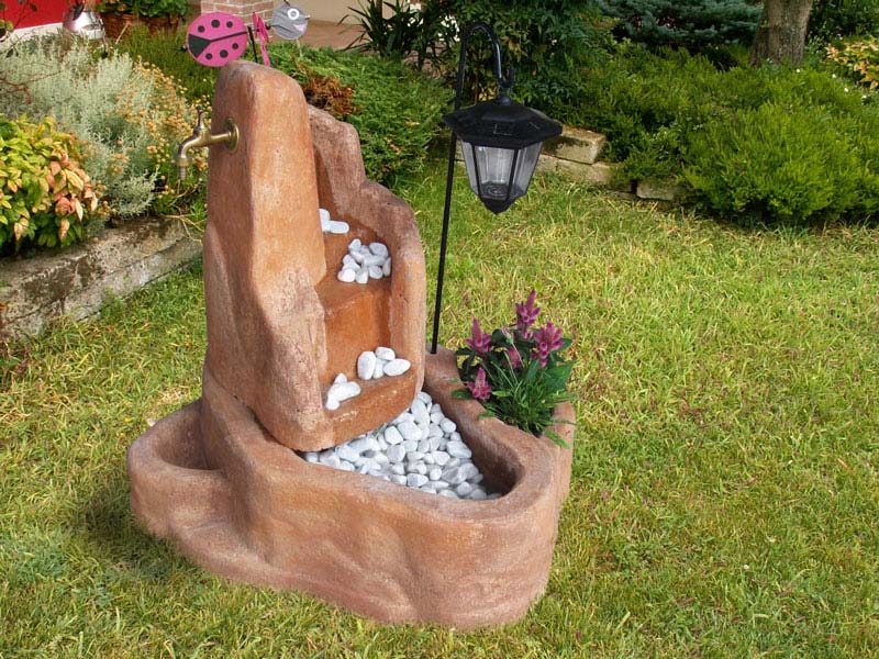 fontana Piave con gioco d'acqua e lanterna col. mattone, cod. 13FPILM, provincia di Rovigo