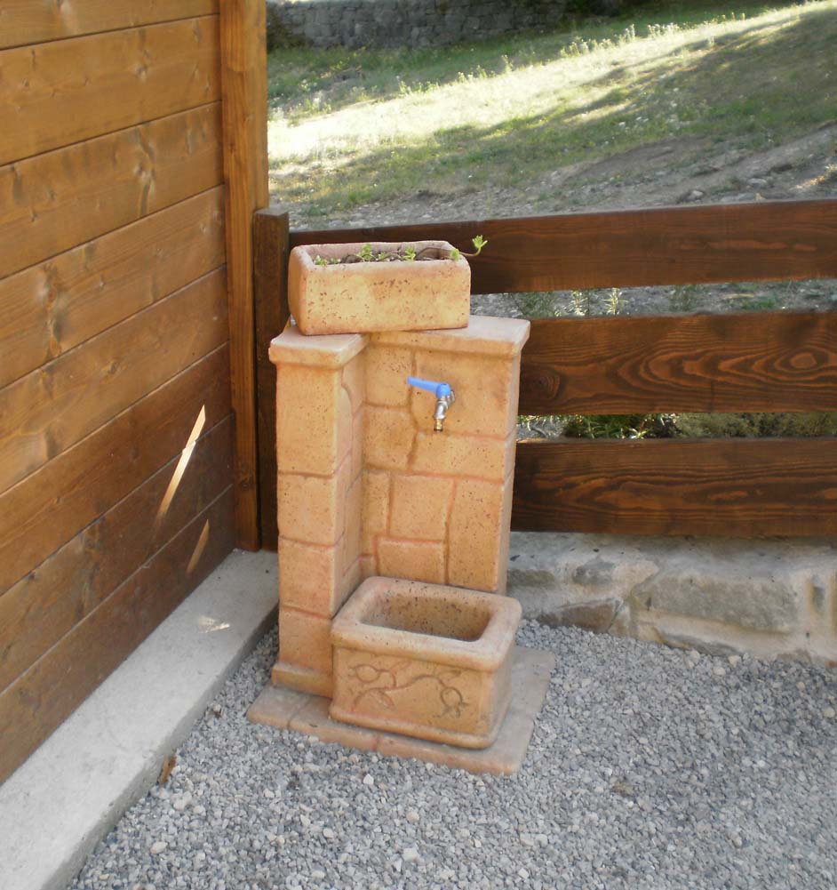 fontana fonte antica col. pietre del borgo, cod. 03FOAP, località: Villa Minozzo (Reggio Emilia)