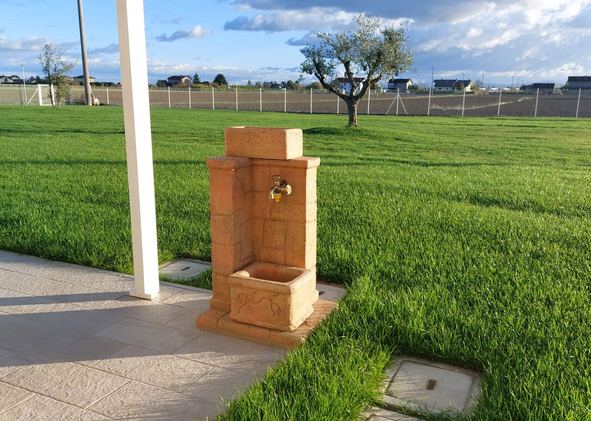 fontana fonte antica col. pietre del borgo, cod. 03FOAP, località: Cesenatico (Forlì Cesena)