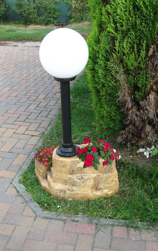 lampione da giardino con base grande in finta roccia col. old stone, cod. 11PLGOSL, località: Lendinara (Rovigo)